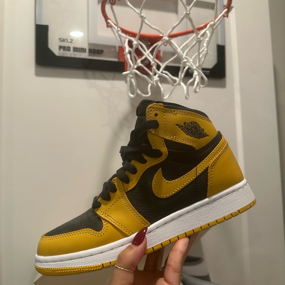 Jordan Kids 1985 Jordan 1 Sneakers Black and Yellow